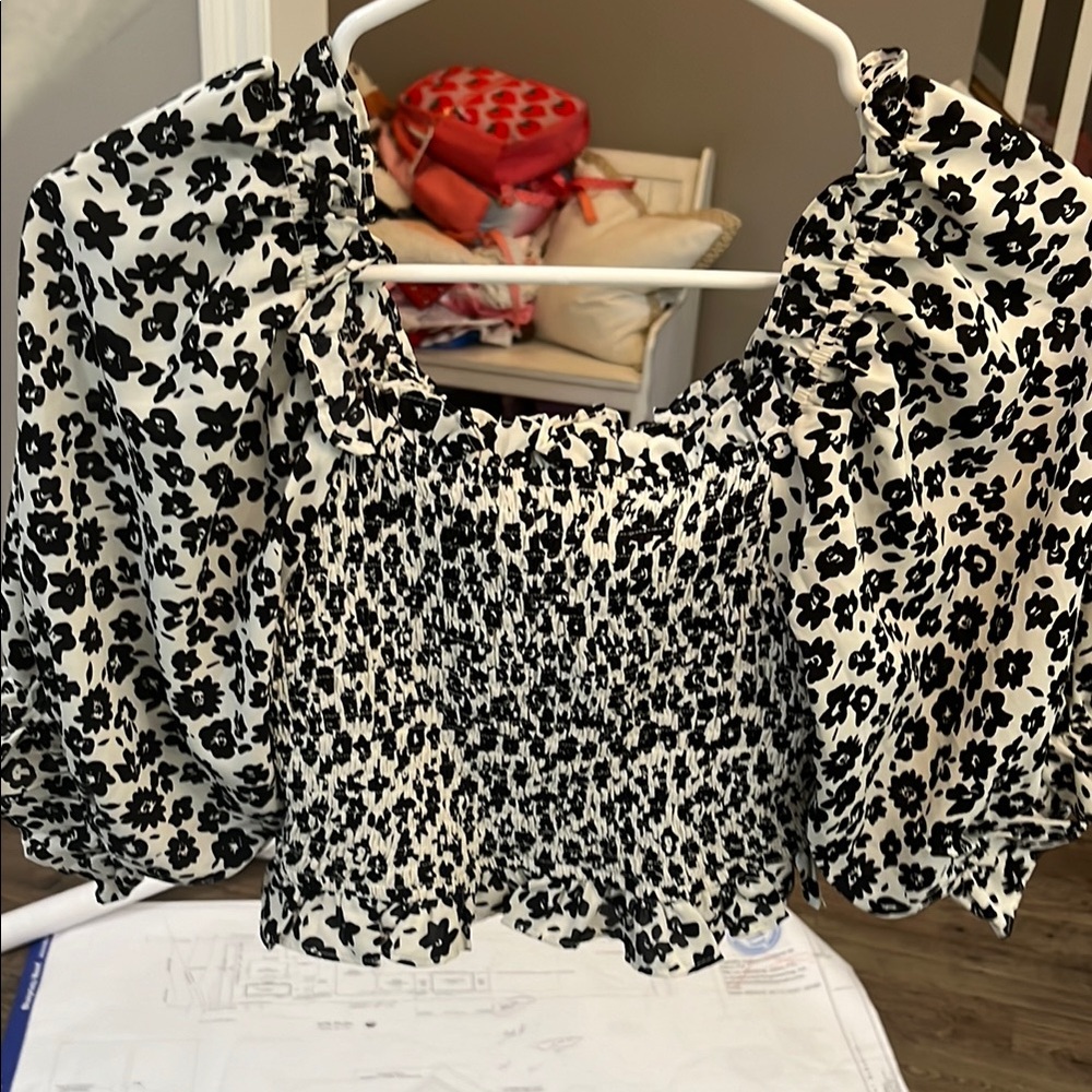 Black and White Floral Women's Top